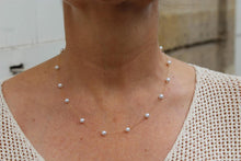 Charger l&#39;image dans la galerie, Collier fin en OR 18K avec perles blanches d&#39;eau douce