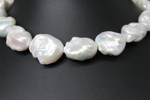 Collier TEHANI – Perles baroques blanches & fermoir plaqué or 18K