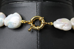 Collier TEHANI – Perles baroques blanches & fermoir plaqué or 18K