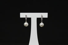 Charger l&#39;image dans la galerie, BO IVA – Boucles d’oreilles en perles blanches rondes &amp; zirconium sur argent 925