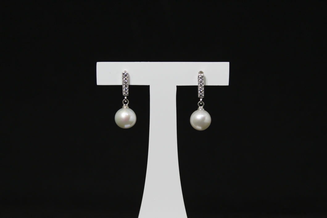 BO IVA – Boucles d’oreilles en perles blanches rondes & zirconium sur argent 925