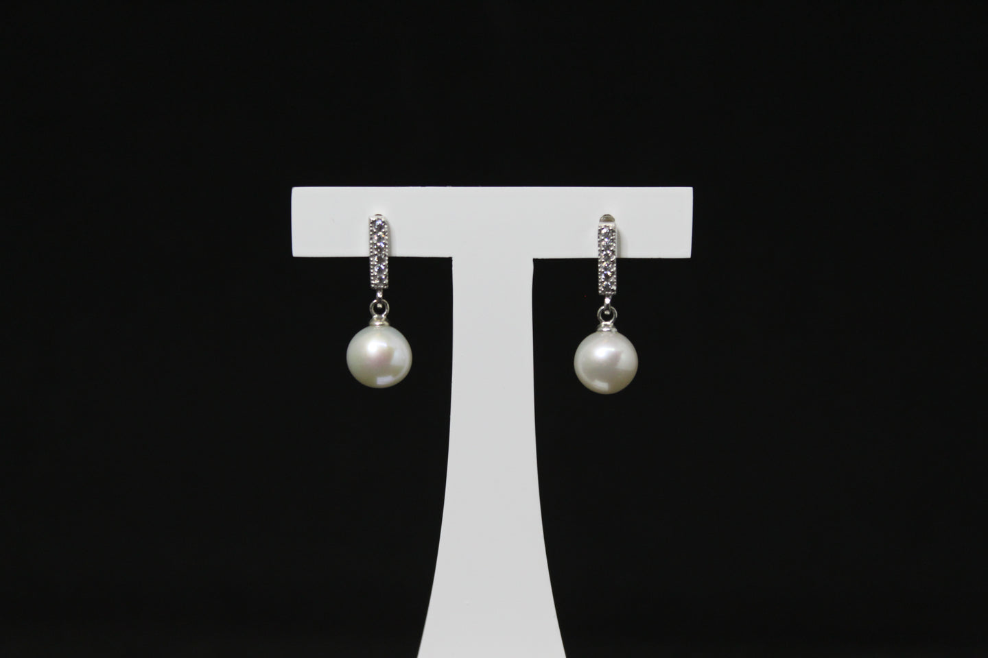 BO IVA – Boucles d’oreilles en perles blanches rondes & zirconium sur argent 925