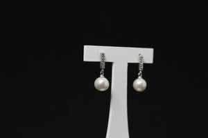 BO IVA – Boucles d’oreilles en perles blanches rondes & zirconium sur argent 925