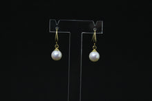Charger l&#39;image dans la galerie, BO HITU – Boucles d’oreilles perles blanches &amp; plaqué or 18K
