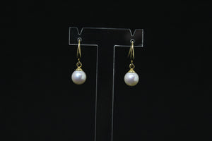 BO HITU – Boucles d’oreilles perles blanches & plaqué or 18K