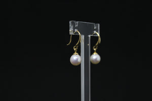 BO HITU – Boucles d’oreilles perles blanches & plaqué or 18K