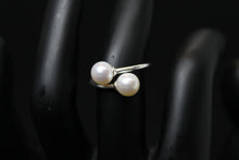 Charger l&#39;image dans la galerie, Bague Toi &amp; Moi – Duo de Perles Blanches en Argent 925