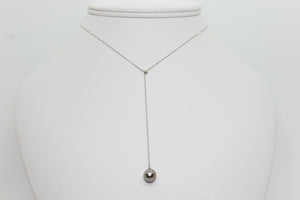 Collier VAI – Perle de Tahiti noire rosée & chaîne en or gris 18K