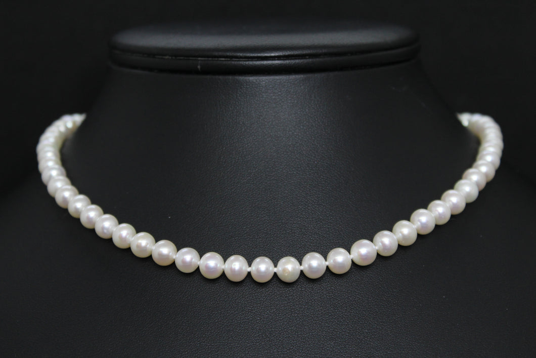 Collier UNISEXE – Perles blanches d’eau douce & fermoir en or 18k