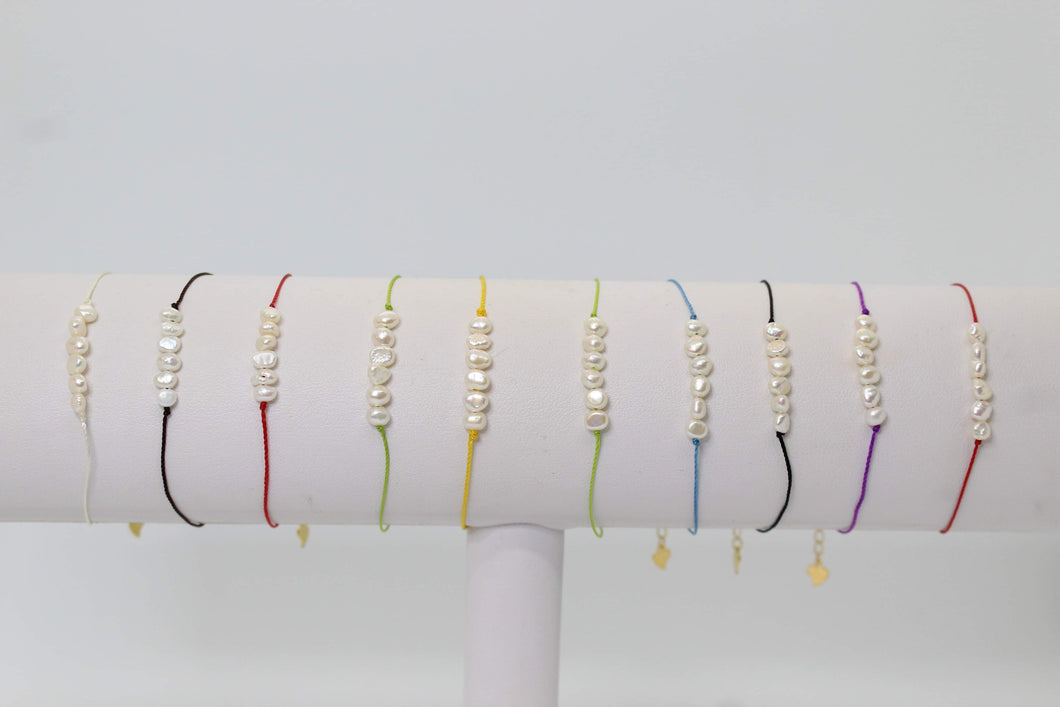 Bracelet en fil coloré – Perles baroques d’eau douce & métal doré