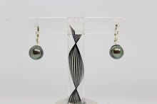 Charger l&#39;image dans la galerie, Boucles d&#39;oreilles &quot;Dormeuse&quot; avec perles noires de TAHITI