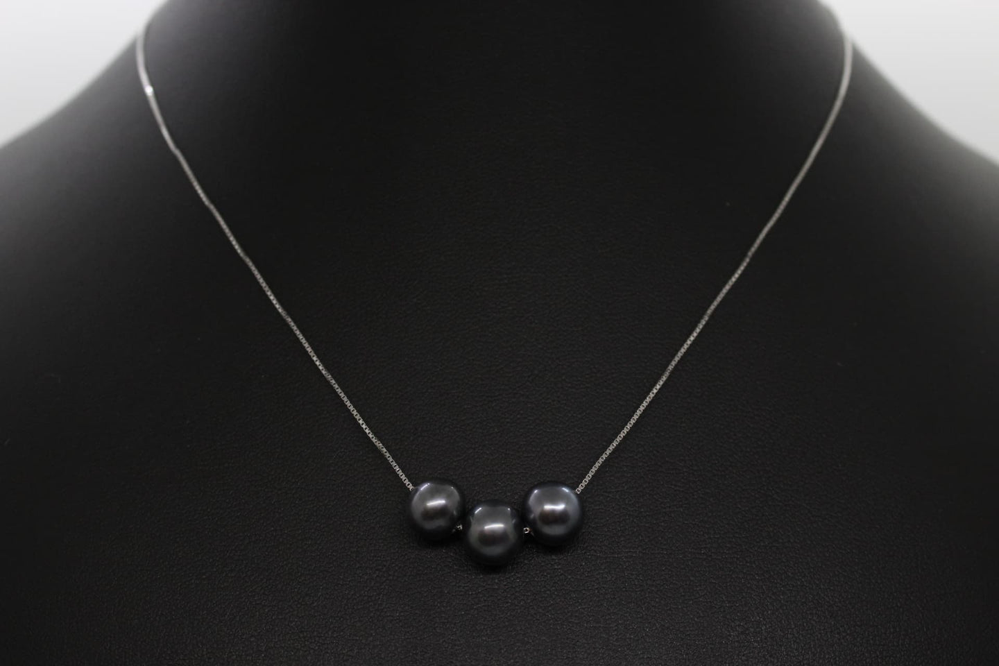 Collier TINA – Trio de Perles Noires & Chaîne en Argent